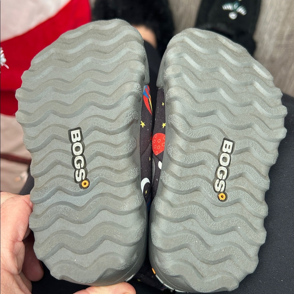 Bogs Black and Gray Space-Themed Kids waterproof boots size 8 - Picture 7 of 8